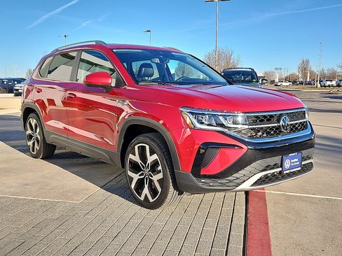 Certified 2023 Volkswagen Taos SEL image 4