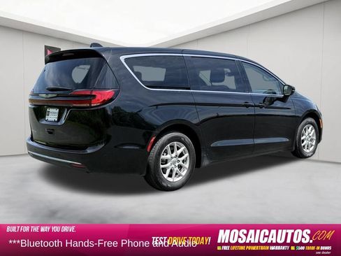 Used 2024 Chrysler Pacifica Touring-L FWD image 7