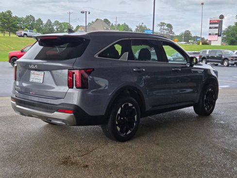 Used 2025 Kia Sorento S FWD image 5