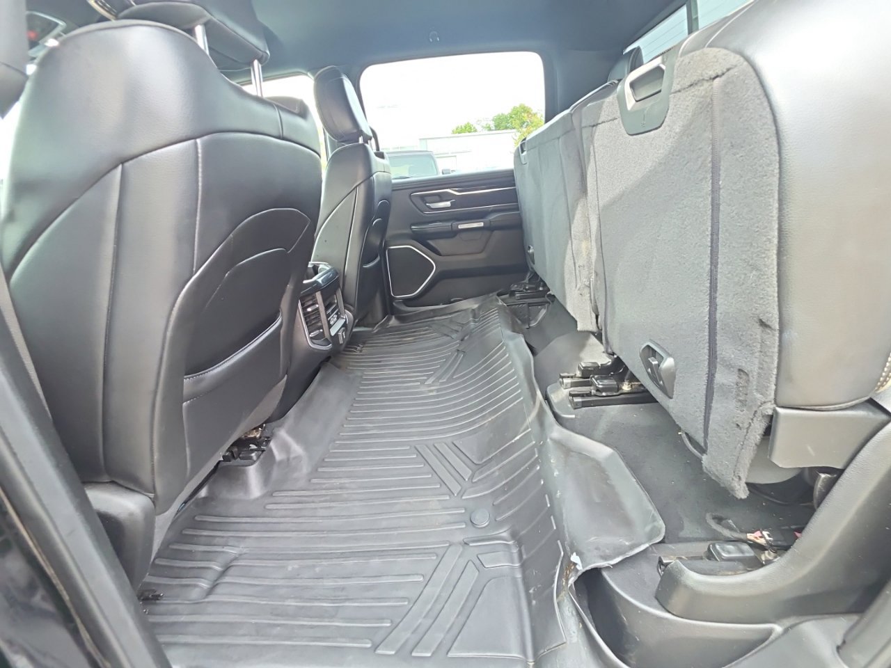 Used 2019 RAM 1500 Laramie AWD/4WD image 19