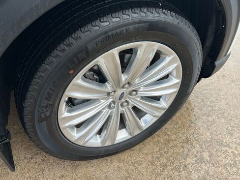 Used 2025 Ford Explorer Platinum w/ LUX Leather Package image 11