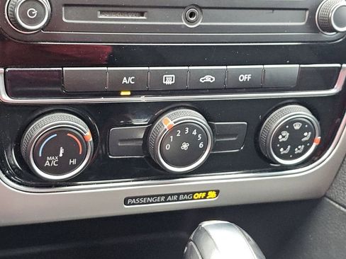 Used 2018 Volkswagen Passat 2.0T S image 9