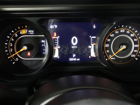 Used 2024 Jeep Wrangler Unlimited Sahara AWD/4WD image 4