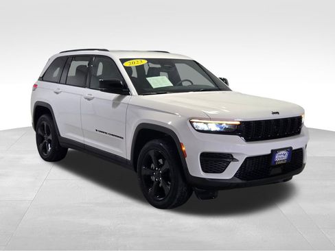 Certified 2023 Jeep Grand Cherokee Altitude AWD/4WD image 19