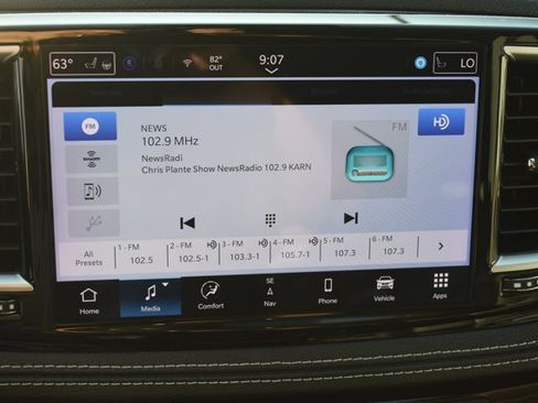 Used 2024 Chrysler Pacifica Limited FWD image 26