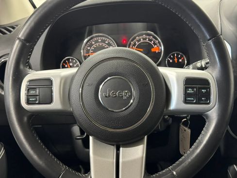 Used 2017 Jeep Compass High Altitude FWD image 13