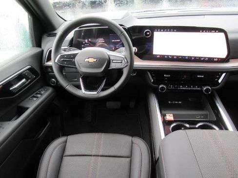 New 2025 Chevrolet Suburban High Country image 13