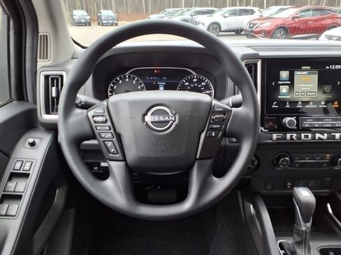 Used 2025 Nissan Frontier SV image 12