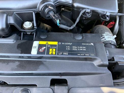 Used 2018 Jeep Wrangler Unlimited Sport S image 32