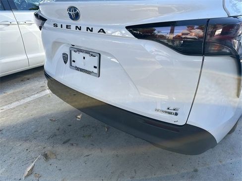 Used 2024 Toyota Sienna LE image 22