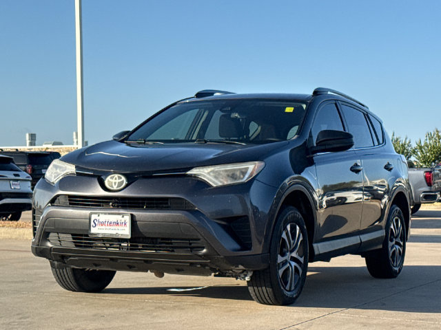Used 2017 Toyota RAV4 LE FWD image 3
