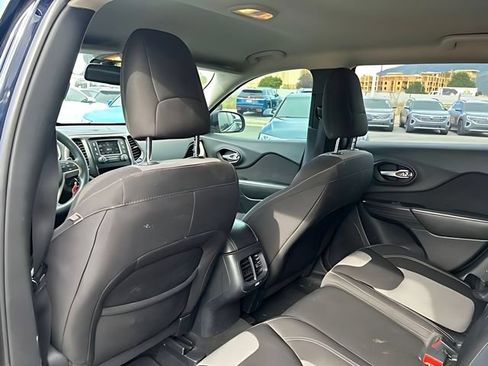 Used 2015 Jeep Cherokee Sport FWD image 20