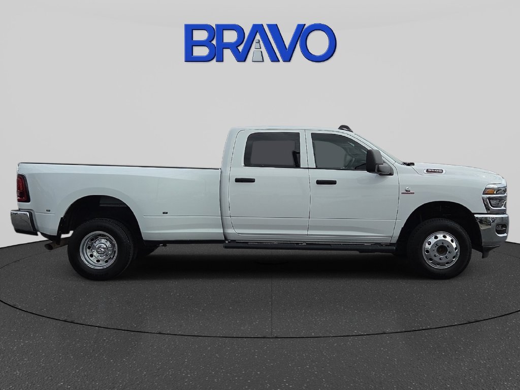 Used 2026 RAM 3500 Tradesman w/ Chrome Appearance Group AWD/4WD image 5