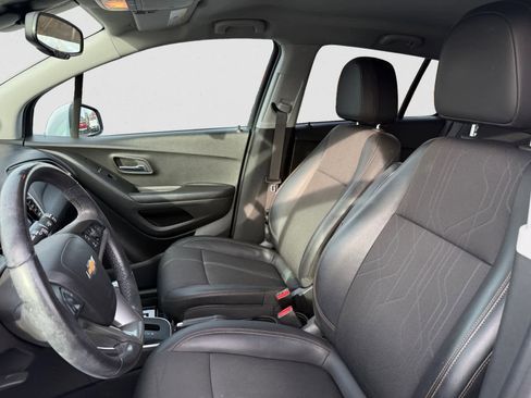 Used 2022 Chevrolet Trax LT w/ Driver Confidence Package image 10