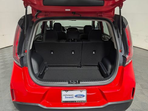 Used 2024 Kia Soul LX FWD image 6