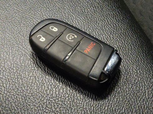 Used 2025 Jeep Compass Latitude w/ Altitude Special Edition AWD/4WD image 32