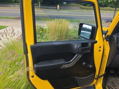 Used 2011 Jeep Wrangler Sport w/ Connectivity Group AWD/4WD image 10