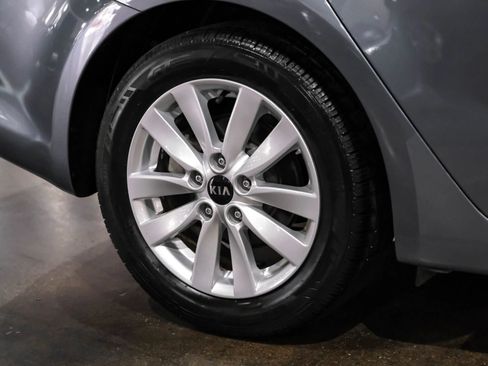 Used 2017 Kia Forte S FWD image 47