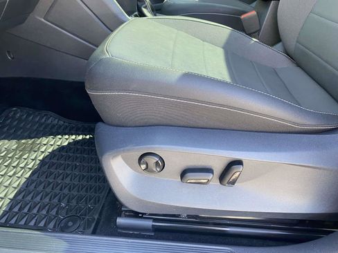 Certified 2024 Volkswagen Taos SE w/ Panoramic Sunroof Package AWD/4WD image 10