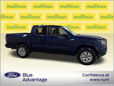 Used 2022 Nissan Frontier SV RWD image 2
