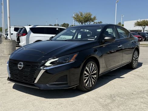 Used 2024 Nissan Altima 2.5 SV image 9