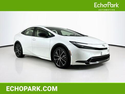 Used 2025 Toyota Prius XLE FWD image 1