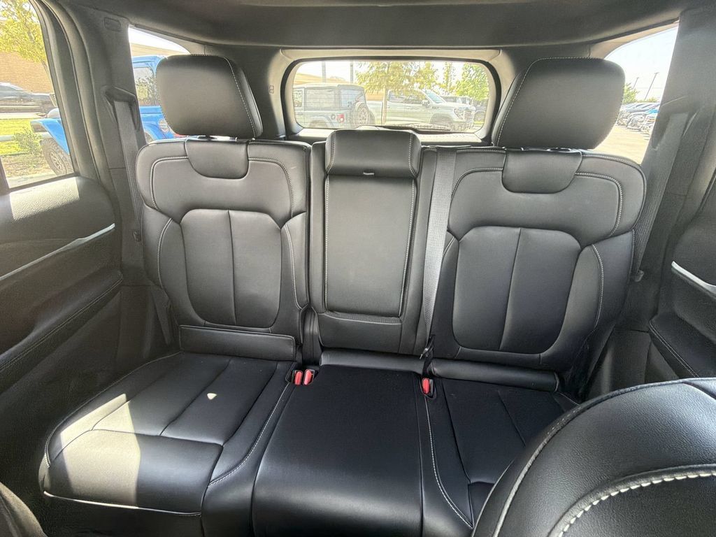 Used 2025 Jeep Grand Cherokee Limited RWD image 20