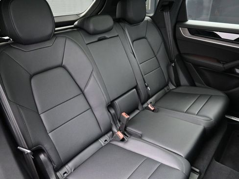 Certified 2025 Porsche Cayenne AWD/4WD image 25