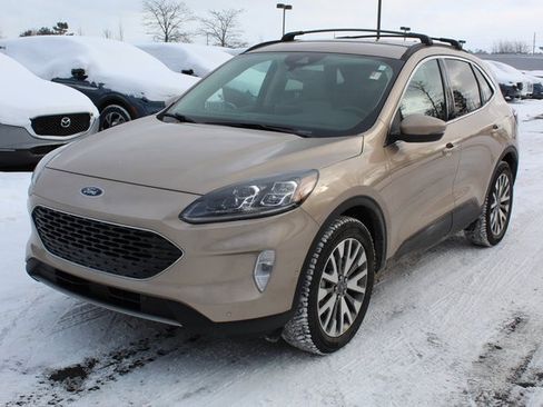 Used 2020 Ford Escape Titanium image 9