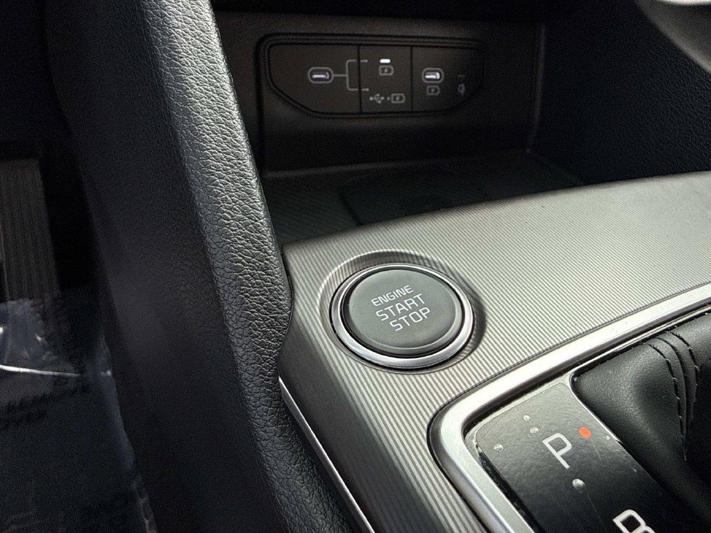 Used 2026 Kia Sportage EX FWD image 32