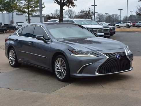 Used 2019 Lexus ES 300h w/ Luxury Package image 3
