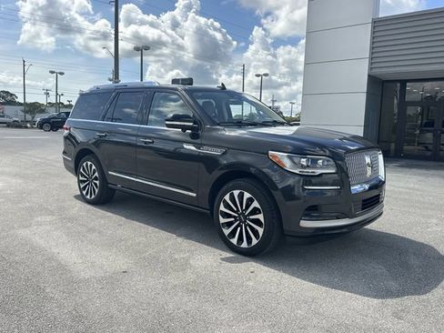 Used 2023 Lincoln Navigator Reserve RWD image 5