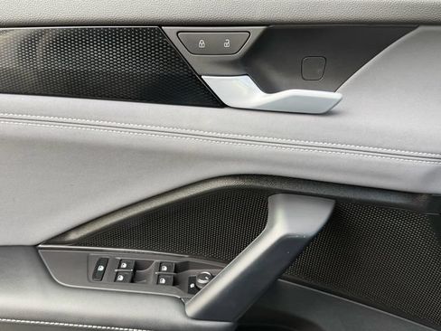 Certified 2025 Volkswagen Tiguan SE AWD/4WD image 28