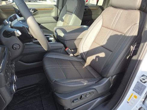 New 2026 Chevrolet Suburban High Country image 38