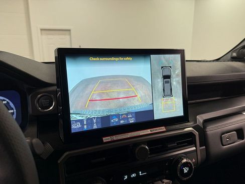 Used 2025 Toyota 4Runner Limited w/ Tow Technology Package image 72