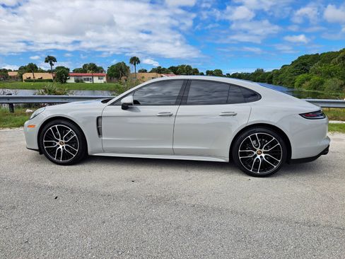 Used 2023 Porsche Panamera Platinum Edition image 7