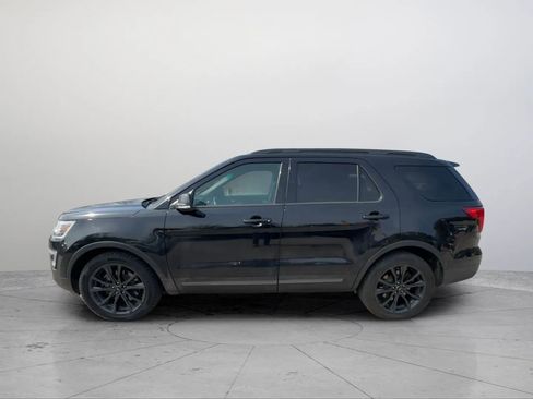 Used 2017 Ford Explorer XLT w/ Equipment Group 202A FWD image 2