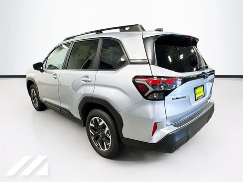 Used 2026 Subaru Forester Premium AWD/4WD image 5