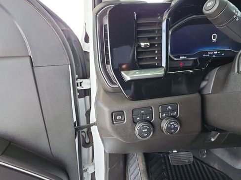 Used 2025 Chevrolet Silverado 2500 LT w/ Convenience Package image 18