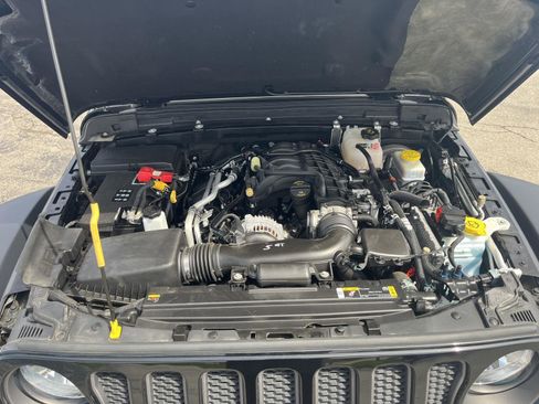 Used 2022 Jeep Wrangler Unlimited Rubicon w/ Cold Weather Group image 16