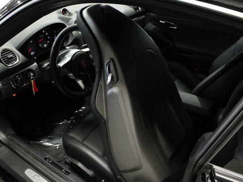 Used 2023 Porsche 718 Cayman RWD image 15