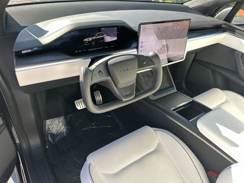 Used 2023 Tesla Model X Plaid image 2