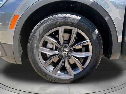 Used 2023 Volkswagen Tiguan SE AWD/4WD image 34