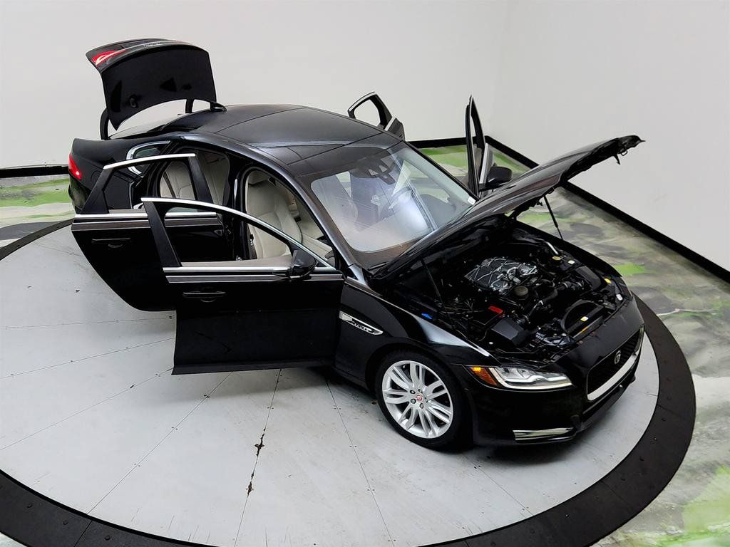 Used 2016 Jaguar XF Prestige RWD image 38