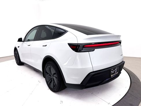 Used 2026 Tesla Model Y Long Range AWD/4WD image 16