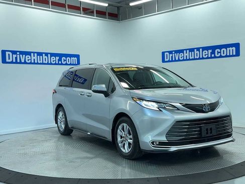 Used 2023 Toyota Sienna Limited AWD/4WD image 2