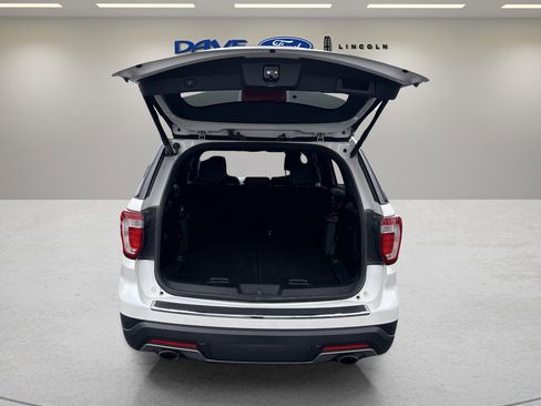 Used 2018 Ford Explorer XLT w/ Equipment Group 202A image 16