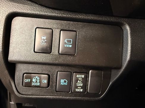 Used 2021 Toyota Tacoma Limited image 23