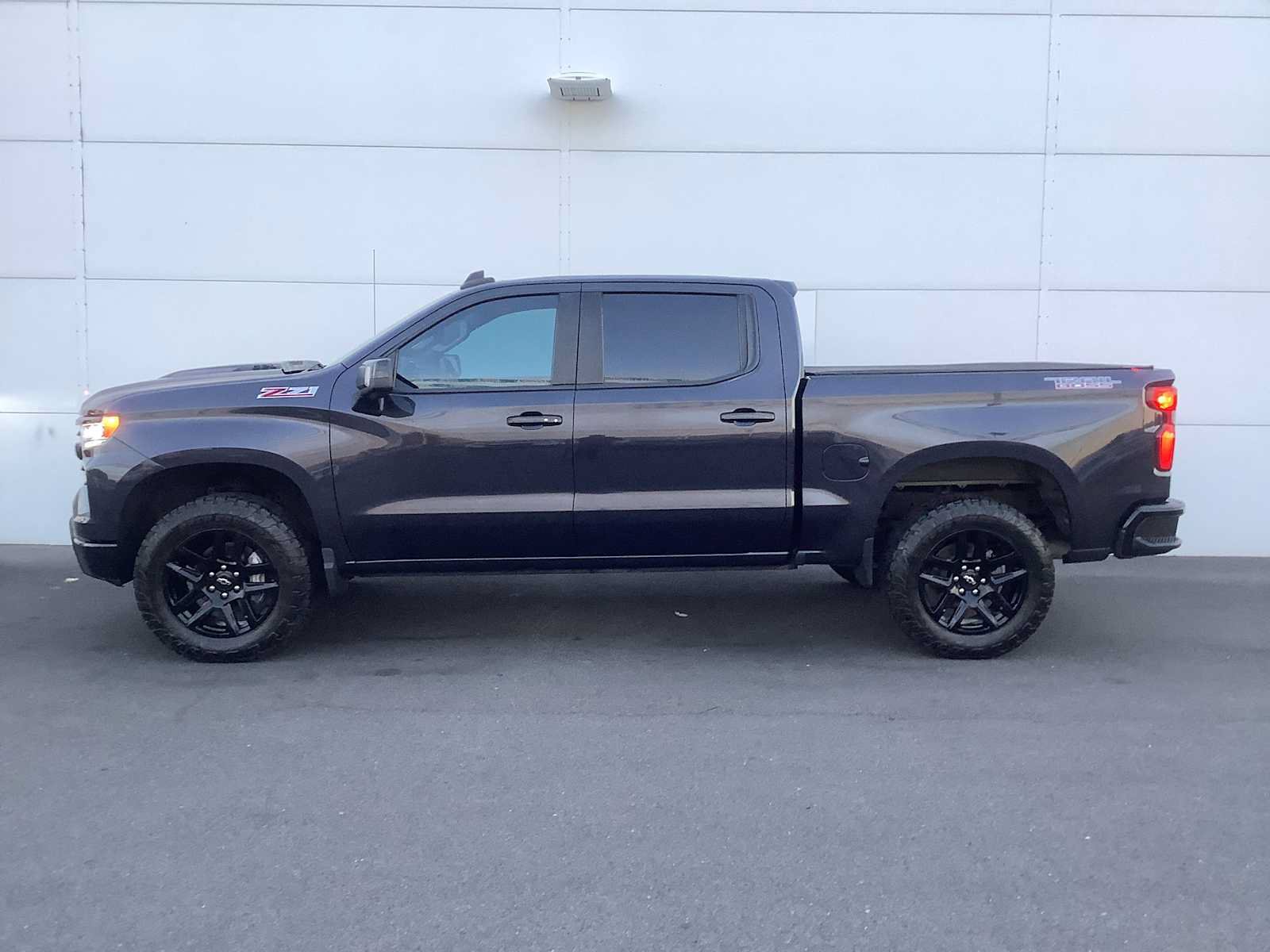 Used 2022 Chevrolet Silverado 1500 LT Trail Boss w/ LT Trail Boss Premium Package AWD/4WD image 2