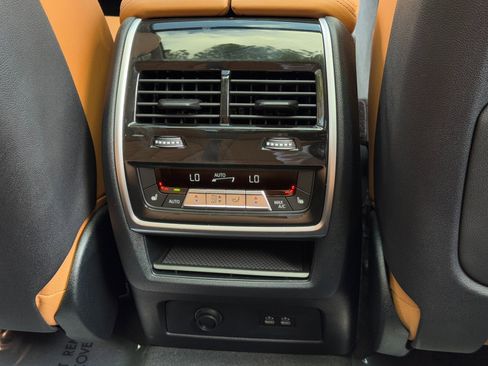 Used 2023 BMW X7 xDrive40i w/ Climate Comfort Package image 39